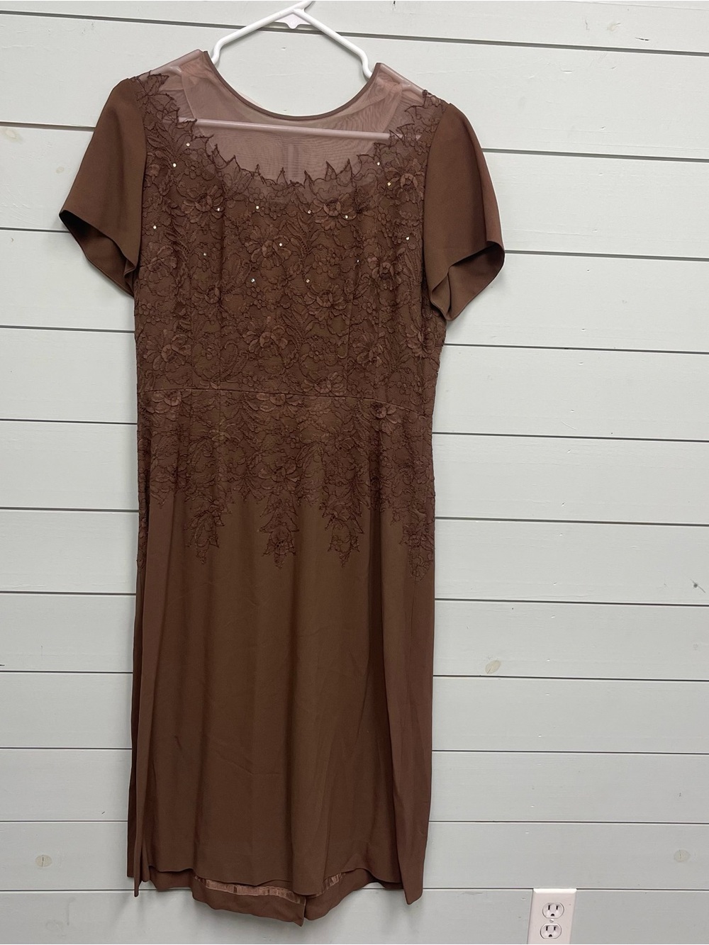 Elegant Brown Midi Dress with Lace Bodice